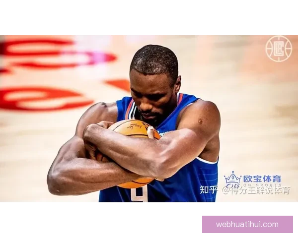 波尔津吉斯称球队队医塞莱布里尼为史上最佳 右手腕伤势影响三分投篮节奏